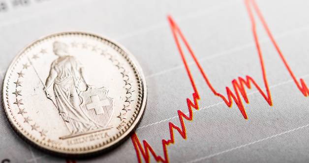 Le franc suisse trop "fort" pourrait provoquer une rÃ©cession du pays et une lente remontÃ©e du chÃ´mage.