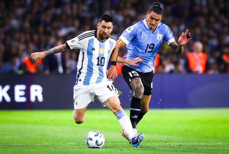 L’Uruguay inflige la première défaite de l’Argentine depuis le Mondial, Luis Diaz voit double contre le Brésil