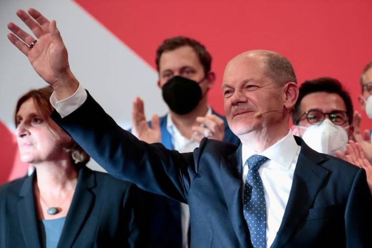ALLEMAGNE: LE SPD VEUT DISCUTER D'UNE COALITION AVEC LES VERTS ET LE FDP CETTE SEMAINE