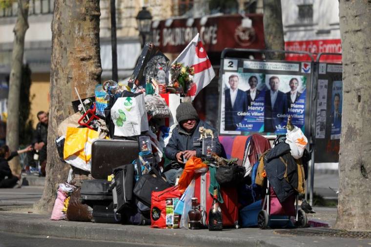 FRANCE: QUINZE MILLIONS D'EUROS DE "CHÈQUES SERVICES" POUR LES SDF