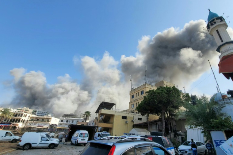 De la fumée s'élève dans la ville de Nabatiyeh après une frappe israélienne, le 16 octobre 2024 ( AFP / Abbas Fakih )