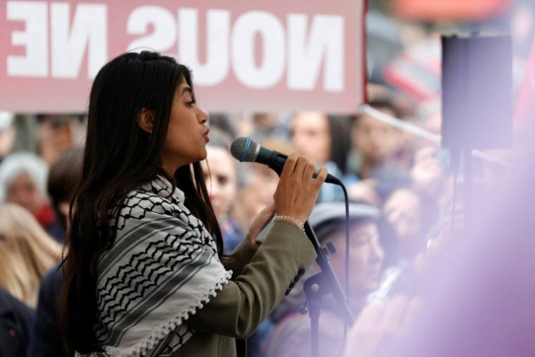 Rima Hassan lors d'un rassemblement de soutien appelé "contre la criminalisation des voix de la paix", à Paris le 30 avril 2024 ( AFP / GEOFFROY VAN DER HASSELT )