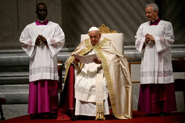 Le pape François à la basilique Saint-Pierre à l'occasion d'une cérémonie pour la fête de l'Ascension le 9 mai 2024 ( AFP / Filippo MONTEFORTE )