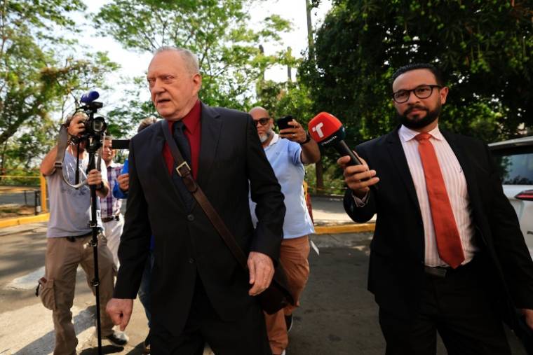 Jürgen Mossack, l'un des principaux accusés dans l'affaire des "Panama Papers", arrive au tribunal de Panama City le 8 avril 2024 ( AFP / MARTIN BERNETTI )