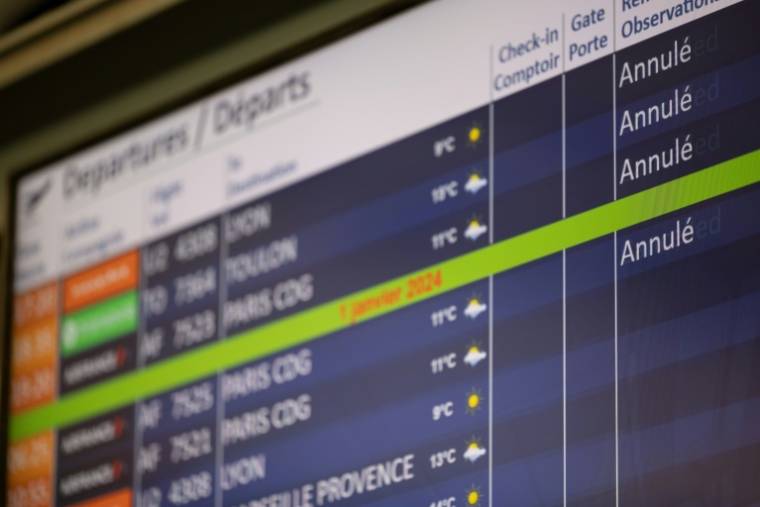 La grève des contrôleurs aériens prévue jeudi devrait conduire à des annulations de vol en pagaille un peu partout en France ( AFP / Fred TANNEAU )