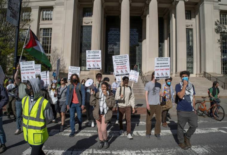 Des manifestants propalestiniens sur le campus du Massachusetts Institute of Technology (MIT) le 9 mai 2024 ( AFP / Rick Friedman )