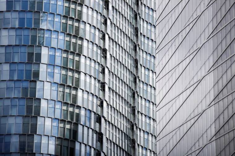 Gratte-ciel de bureaux dans le quartier d'affaires de La Défense à Paris