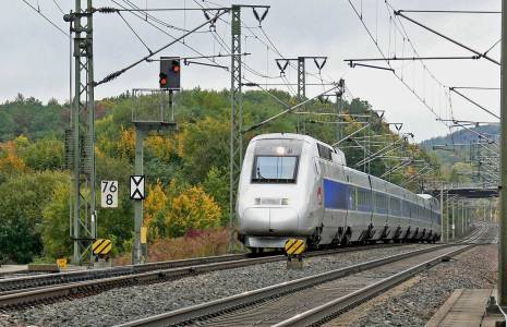 Le chantier de la ligne LGV entre Bordeaux et Toulouse coûtera environ 14 milliards d'euros. (illustration) (Hpgruesen / Pixabay)