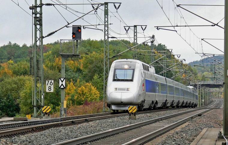 Le chantier de la ligne LGV entre Bordeaux et Toulouse coûtera environ 14 milliards d'euros. (illustration) (Hpgruesen / Pixabay)