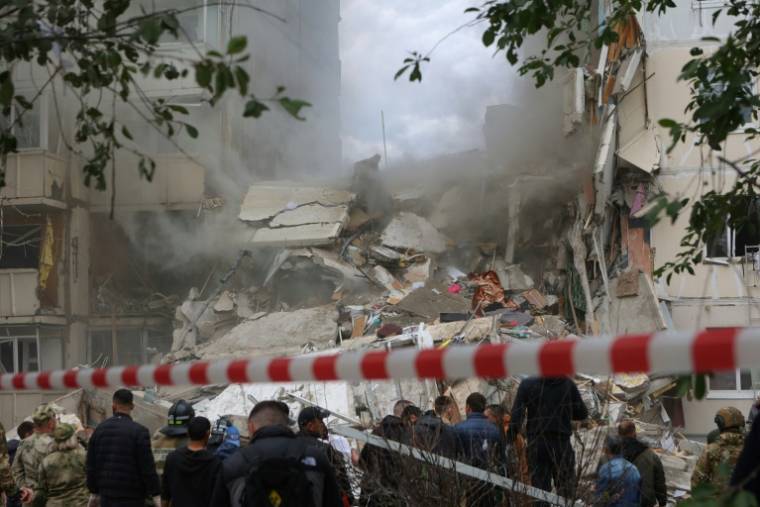 Un immeuble d'habitation partiellement effondré après une frappe ukrainienne sur Belgorod, le 12 mai 2024 en Russie ( AFP / STRINGER )