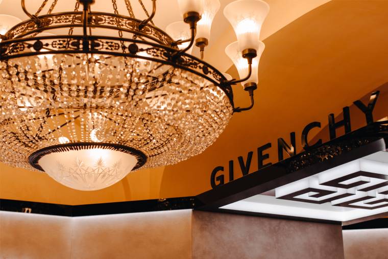La collection d'art d'Hubert de Givenchy mise aux enchères. Crédit photo : Adobe Stock