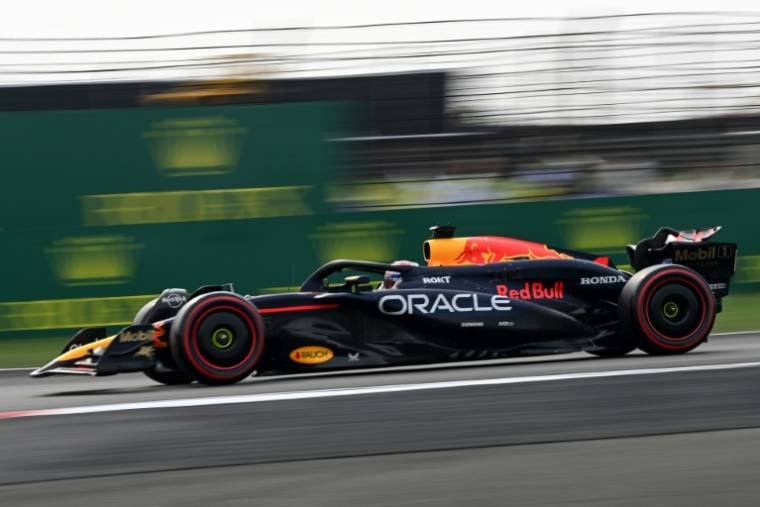 La Red Bull pilotée par le Néerlandais Max Verstappen durant les qualifications du GP de Chine de F1 le 20 avril 2024 à Shanghai ( AFP / GREG BAKER )