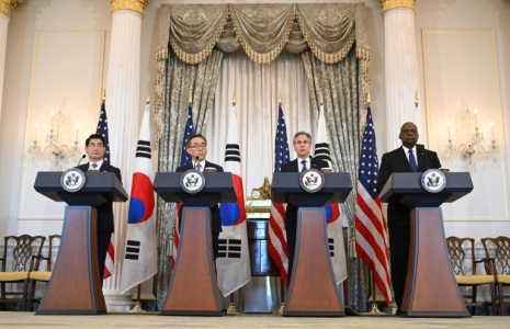 De gauche à droite : le ministre sud-coréen de la Défense Kim Yong-hyun, le ministre sud-coréen des Affaires étrangères Cho Tae-yul, le secrétaire d'Etat américain Antony Blinken et le ministre de la Défense américain Lloyd Austin, à Washington, aux Etats-Unis, le 31 octobre 2024 ( AFP / SAUL LOEB )