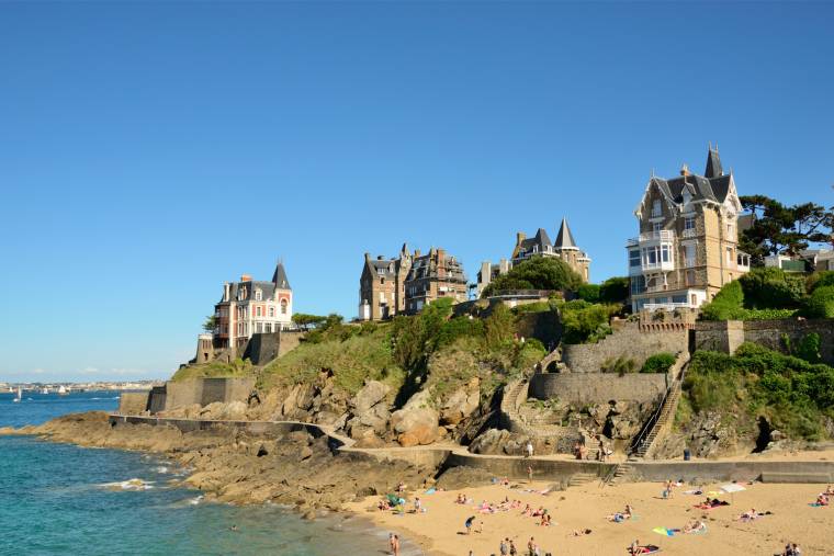 François Pinault, l'homme d'affaires breton, aime Dinard et les maisons chargées d'histoire. Crédit photo : Adobe Stock