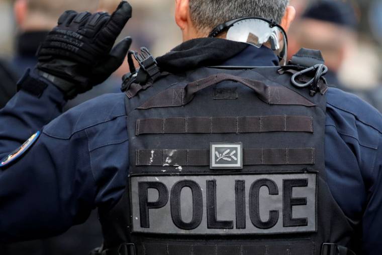 FRANCE: NUIT DE VIOLENCES URBAINES DANS UN QUARTIER DE GRENOBLE