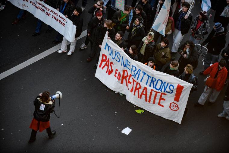 Manifestation contre la réforme des retraites à Paris, le 7 février 2023. ( AFP / JULIEN DE ROSA )