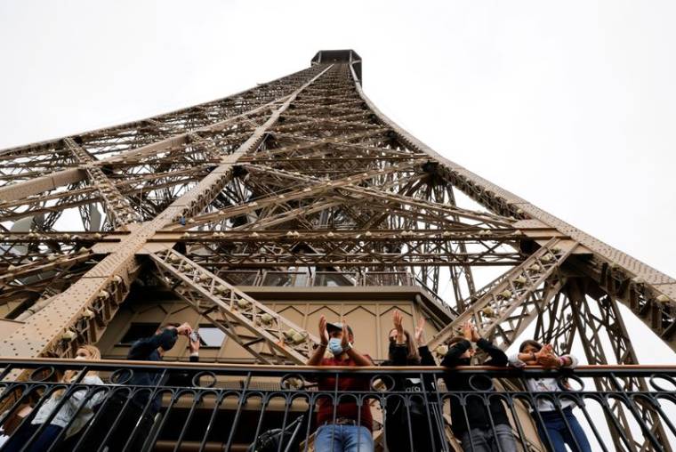 FRANCE: LE PORT DU MASQUE À NOUVEAU OBLIGATOIRE DANS CERTAINS LIEUX EXTÉRIEURS À PARIS