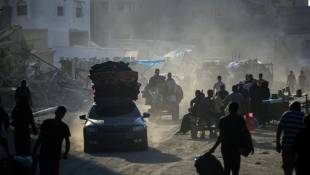 Des déplacés palestiniens à Khan Younès, dans le sud de la bande de Gaza, le 2 juillet 2024 ( AFP / Eyad BABA )