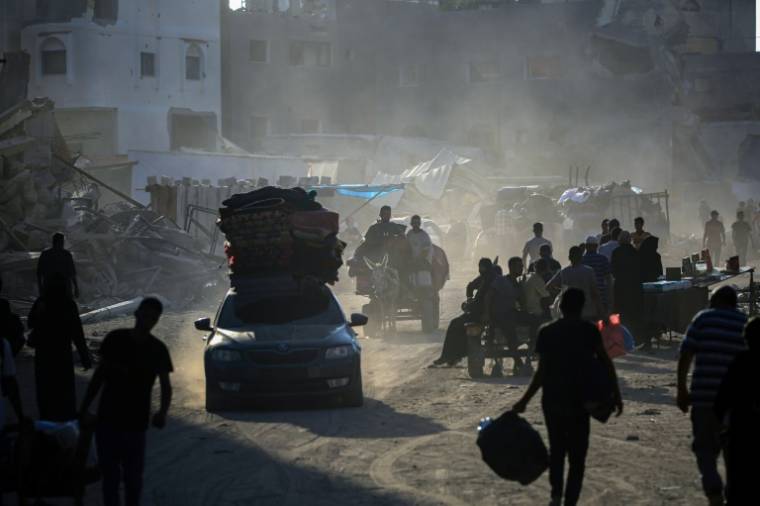 Des déplacés palestiniens à Khan Younès, dans le sud de la bande de Gaza, le 2 juillet 2024 ( AFP / Eyad BABA )