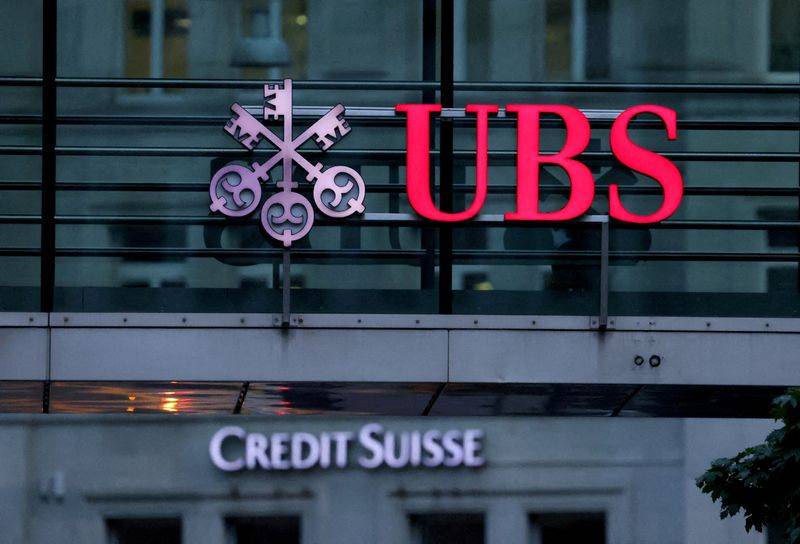 Les logos UBS et Credit Suisse à Zurich