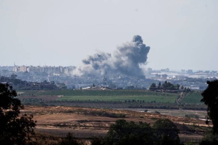 La fumée monte suite aux bombardements israéliens à Gaza