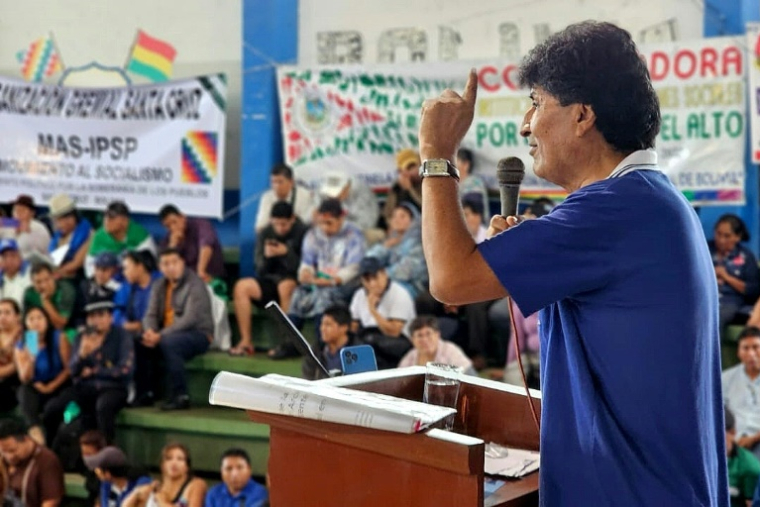 Photo diffusée par Radio Kawsachun Coca (RKC) de l'ancien président Evo Morales s'adressant à ses partisans à Lauca Ñ, dans la région de Chapare, le 22 novembre 2024 en Bolivie ( Kawsachun Coca / AIZAR RALDES )