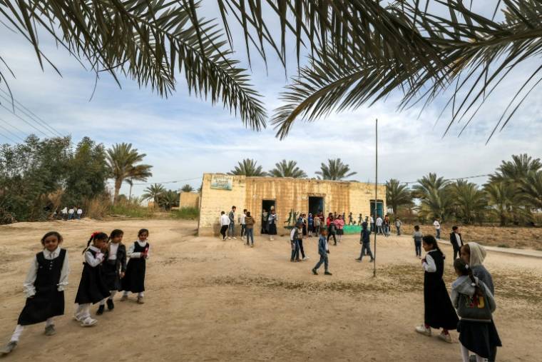 Une école rudimentaire à Bani Saad, en Irak, le 10 mars 2024 ( AFP / AHMAD AL-RUBAYE )
