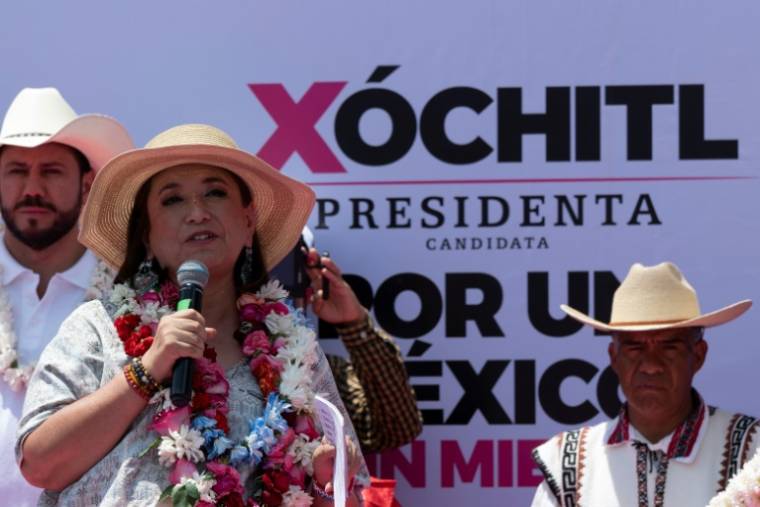 La candidate de l'opposition Xochitl Galvez, prend la parole lors d'une réunion publique à Atlacomulco près de Mexico le 24 mai 2024. ( AFP / Yuri CORTEZ )