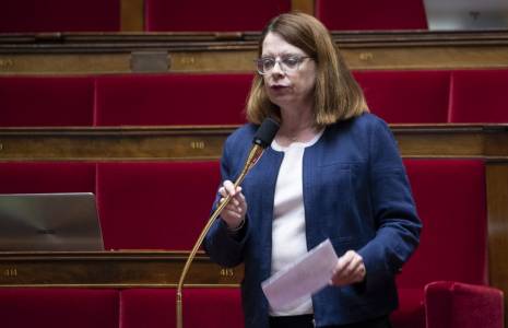 La députée Mireille Clapot à l'Assemblée nationale à Paris le 8 mai 2020.  ( AFP / THOMAS SAMSON )