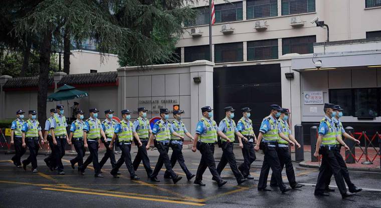 Les tensions entre les États-Unis et la Chine dépassent le plan commercial, à l'image de la fermeture du consulat américain de Chengdu. (© AFP)