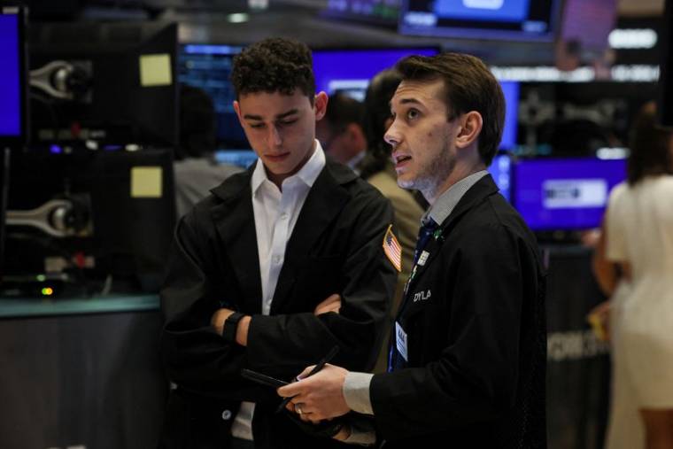 Des traders travaillent à la Bourse de New York