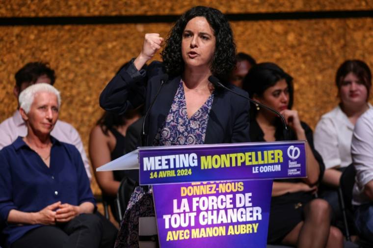 La tête de liste des Insoumis aux européennes, Manon Aubry, en meeting à Montpellier, le 14 avril 2024 ( AFP / Pascal GUYOT )