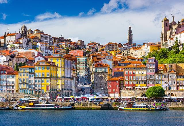 Acheter une résidence au Portugal attire de plus en plus de Français.Voici les points clés pour réussir son investissement.(Crédits:Adobe Stock)