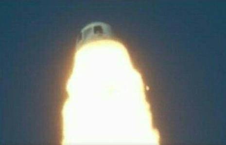 Une capture d'écran d'une vidéo publiée par l'entreprise Blue Origin montre le moment où la capsule de la fusée New Shepard s'est séparée en urgence de l'étage de propulsion, lundi 12 septembre 2022 au Texas ( AFP / Handout )