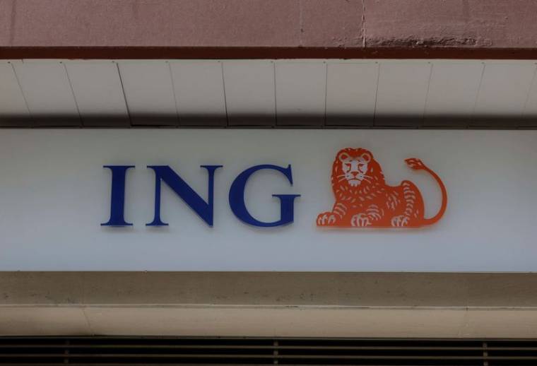 Le logo d'ING est visible dans une agence de la banque ING à Malaga