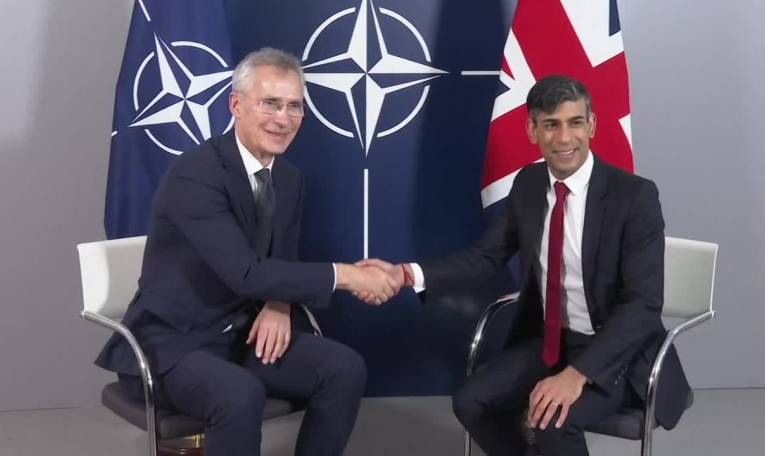 Le dirigeant britannique Sunak rencontre le chef de l'OTAN Stoltenberg à Varsovie