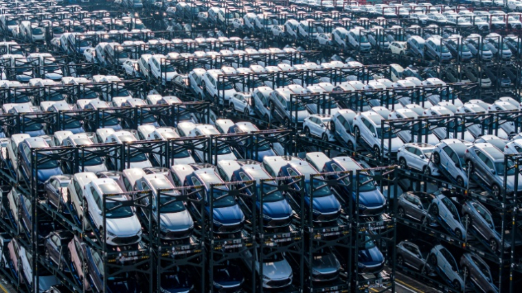 Des voitures électrique BYD au port de Taicang à Suzhou, dans la province du Jiangsu, le 8 févier 2024 en Chine ( AFP / STR )