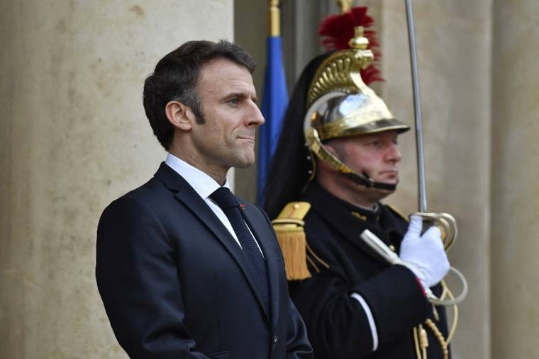 Emmanuel Macron à Paris, le 24 mars 2023. ( AFP / JULIEN DE ROSA )