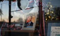 Un portrait de Jimmy Carter dans une boutique de sa ville natale de Plains, en Géorgie (sud-est des Etats-Unis), le 4 janvier 2025 ( AFP / Alex Wroblewski )