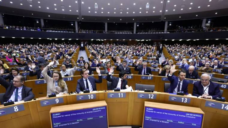 Vote du Parlement européen sur la levée de l'immunité de deux députés européens à Bruxelles