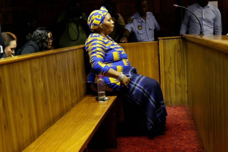 L'ex-présidente du Parlement sud-africain Nosiviwe Mapisa-Nqakula lors de sa comparution devant un tribunal de Pretoria, le 4 avril 2024 ( AFP / Phill Magakoe )