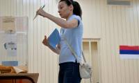 Une électrice vote à Belgrade, le 2 juin 2024 en Serbie ( AFP / Andrej ISAKOVIC )