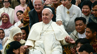 Le pape François rencontre des jeunes à Jakarta, le 4 septembre 2024 ( AFP / Tiziana FABI )