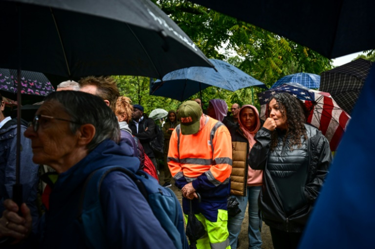 Hommage à l'employé municipal Lilian Dejean à Grenoble, le 9 septembre 2024 ( AFP / OLIVIER CHASSIGNOLE )