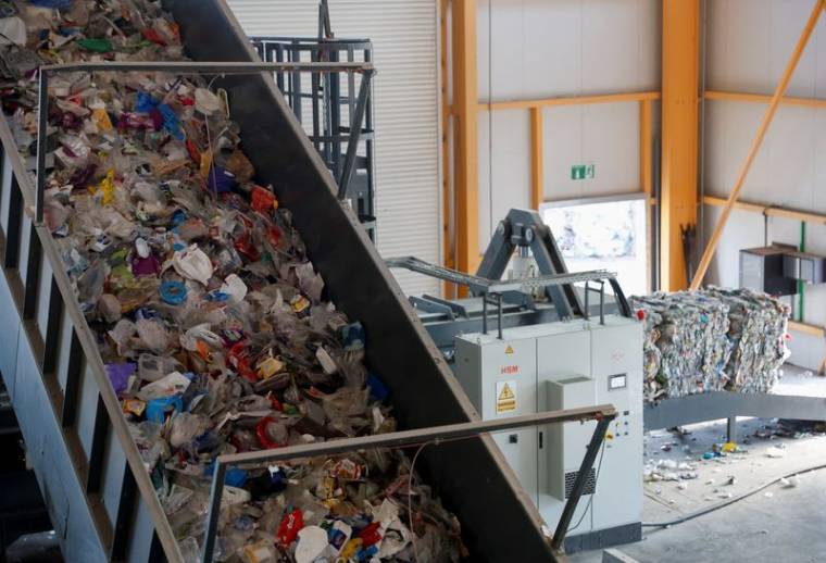 Plastique recyclé dans l'installation de valorisation des matériaux de Wasteserv à Malte