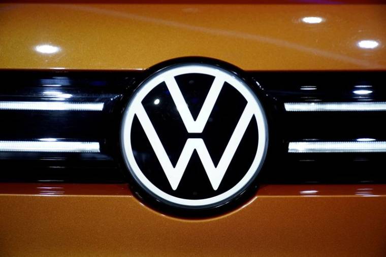 Photo d'archives du logo de Volkswagen à Shanghai, en Chine