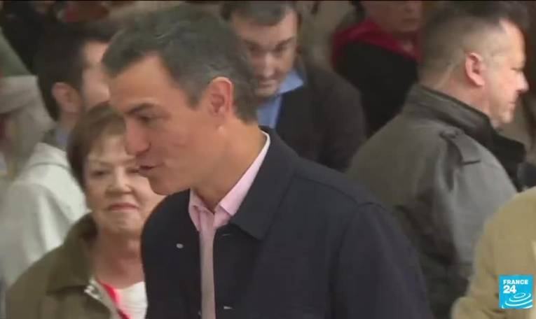 Elections municipales et régionales en Espagne: très lourde défaite pour Pedro Sánchez