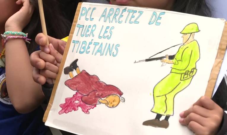 Paris: manifestation contre la venue de Xi Jinping