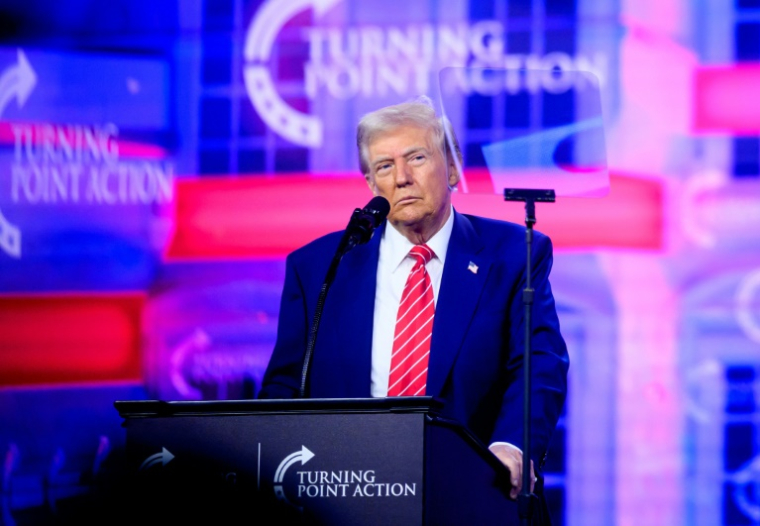 Donald Trump lors d'un meeting le 22 décembre 2024 à Phoenix, dans l'Arizona ( AFP / JOSH EDELSON )