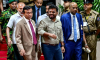 Le président du Sri Lanka, Anura Kumara Dissanayaka (au centre), à Colombo, le 22 septembre 2024 ( AFP / Ishara S. KODIKARA )